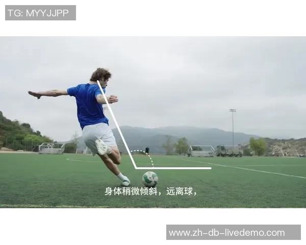 足球手势的魅力与技巧解析如何通过手势提升比赛中的沟通与配合